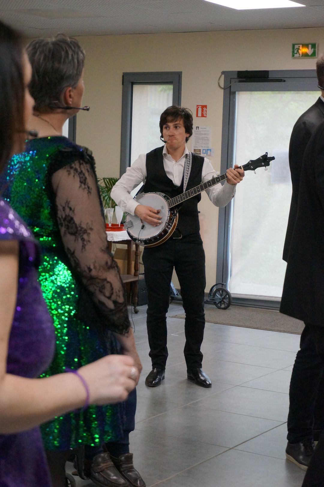 2023-04-30-(15h54m)-DSC03690-mama-razzi.JPG