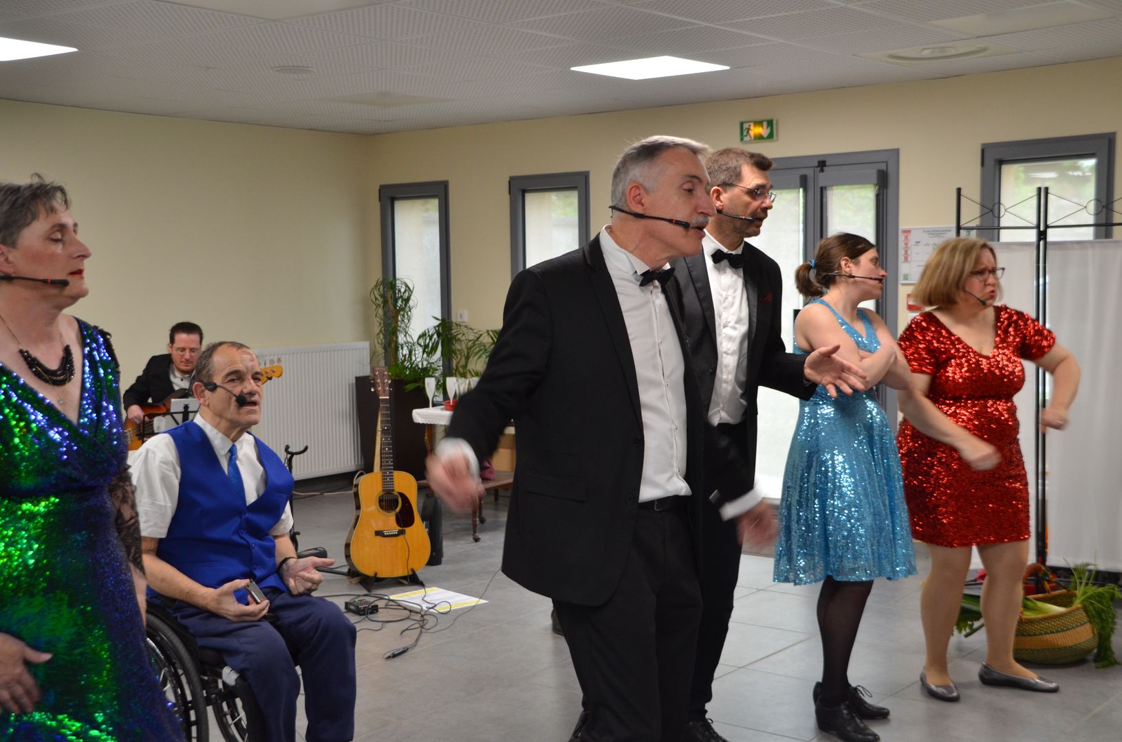 2023-04-30-(15h59m)-DSC_2534-mama-razzi.JPG