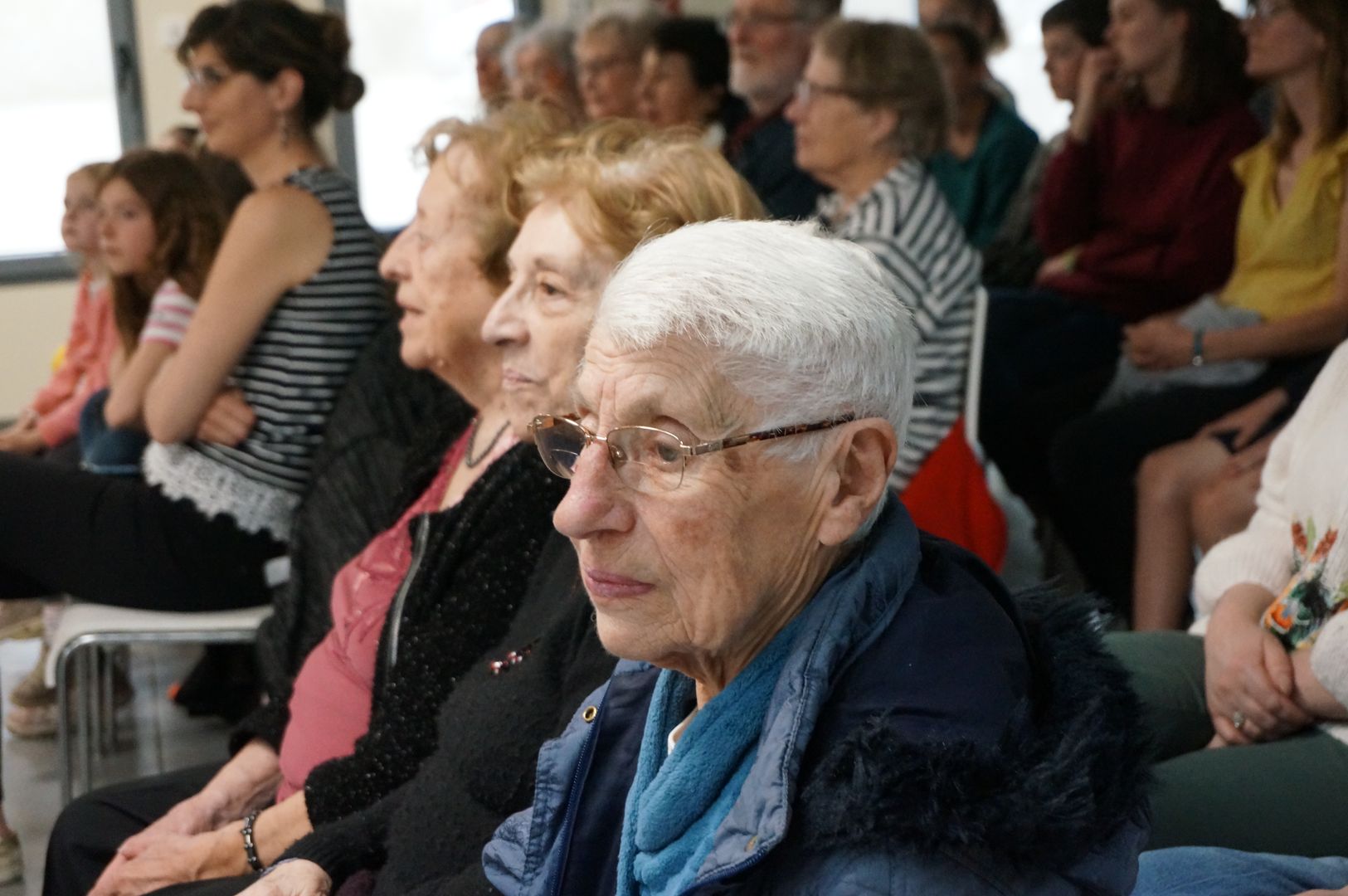 2023-04-30-(16h00m)-DSC03714-mama-razzi.JPG
