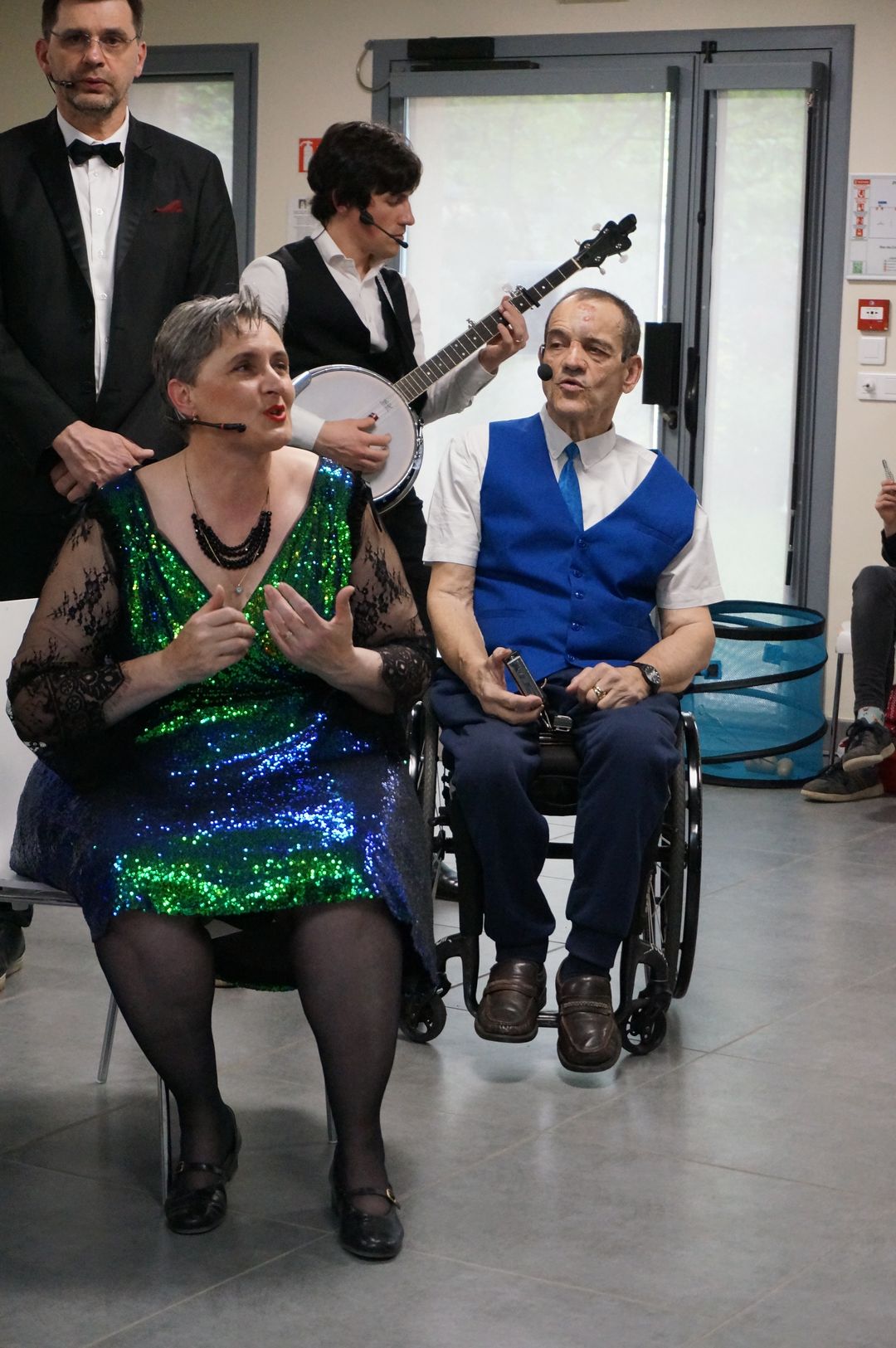 2023-04-30-(16h04m)-DSC03733-mama-razzi.JPG
