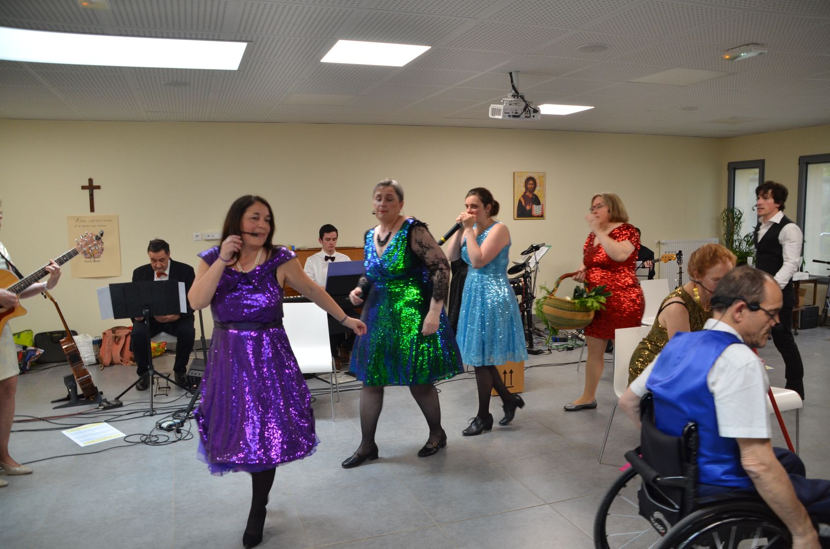 2023-04-30-(16h19m)-DSC_2639-mama-razzi.JPG