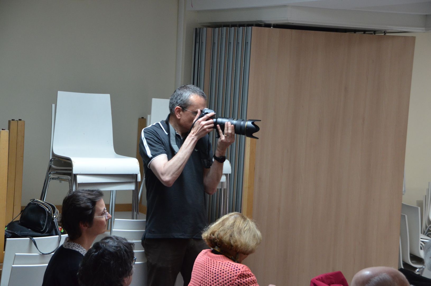 2023-04-30-(16h41m)-DSC_2807-mama-razzi.JPG