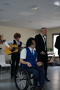 2023-04-30-(15h06m)-DSC03493-mama-razzi.JPG 2023-04-30-(15h06m)-DSC03493-mama-razzi.JPG