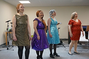 2023-04-30-(15h11m)-DSC03513-mama-razzi.JPG 2023-04-30-(15h11m)-DSC03513-mama-razzi.JPG
