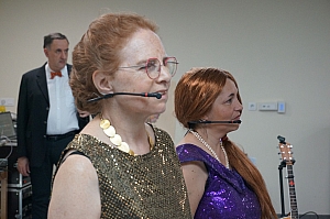 2023-04-30-(15h15m)-DSC03526-mama-razzi.JPG 2023-04-30-(15h15m)-DSC03526-mama-razzi.JPG