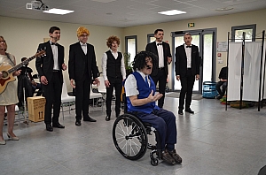 2023-04-30-(15h16m)-DSC_2285-mama-razzi.JPG 2023-04-30-(15h16m)-DSC_2285-mama-razzi.JPG