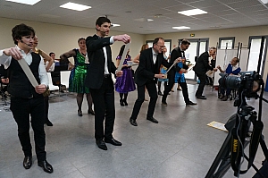 2023-04-30-(15h39m)-DSC03640-mama-razzi.JPG 2023-04-30-(15h39m)-DSC03640-mama-razzi.JPG