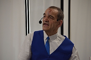 2023-04-30-(15h44m)-DSC_2414-mama-razzi.JPG 2023-04-30-(15h44m)-DSC_2414-mama-razzi.JPG
