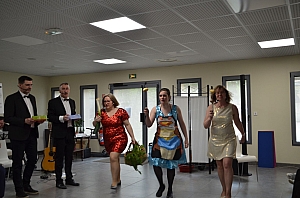 2023-04-30-(15h48m)-DSC_2446-mama-razzi.JPG 2023-04-30-(15h48m)-DSC_2446-mama-razzi.JPG