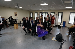 2023-04-30-(15h49m)-DSC03672-mama-razzi.JPG 2023-04-30-(15h49m)-DSC03672-mama-razzi.JPG