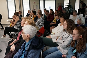 2023-04-30-(15h50m)-DSC03678-mama-razzi.JPG 2023-04-30-(15h50m)-DSC03678-mama-razzi.JPG