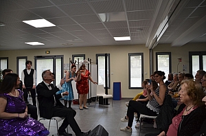 2023-04-30-(15h52m)-DSC_2468-mama-razzi.JPG 2023-04-30-(15h52m)-DSC_2468-mama-razzi.JPG