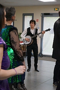 2023-04-30-(15h54m)-DSC03690-mama-razzi.JPG 2023-04-30-(15h54m)-DSC03690-mama-razzi.JPG
