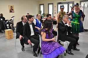 2023-04-30-(15h54m)-DSC_2495-mama-razzi.JPG 2023-04-30-(15h54m)-DSC_2495-mama-razzi.JPG