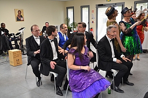 2023-04-30-(15h54m)-DSC_2496-mama-razzi.JPG 2023-04-30-(15h54m)-DSC_2496-mama-razzi.JPG
