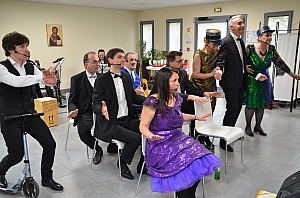 2023-04-30-(15h56m)-DSC_2508-mama-razzi.JPG 2023-04-30-(15h56m)-DSC_2508-mama-razzi.JPG