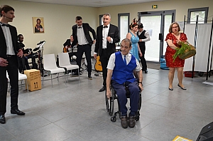 2023-04-30-(15h56m)-DSC_2509-mama-razzi.JPG 2023-04-30-(15h56m)-DSC_2509-mama-razzi.JPG