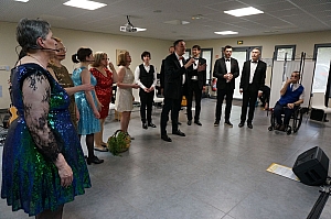 2023-04-30-(15h57m)-DSC03699-mama-razzi.JPG 2023-04-30-(15h57m)-DSC03699-mama-razzi.JPG