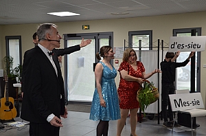 2023-04-30-(15h57m)-DSC_2514-mama-razzi.JPG 2023-04-30-(15h57m)-DSC_2514-mama-razzi.JPG