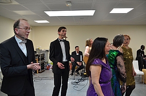 2023-04-30-(15h57m)-DSC_2516-mama-razzi.JPG 2023-04-30-(15h57m)-DSC_2516-mama-razzi.JPG