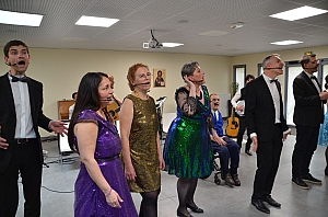 2023-04-30-(16h00m)-DSC_2540-mama-razzi.JPG 2023-04-30-(16h00m)-DSC_2540-mama-razzi.JPG