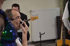 2023-04-30-(16h01m)-DSC_2549-mama-razzi.JPG 2023-04-30-(16h01m)-DSC_2549-mama-razzi.JPG