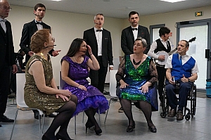 2023-04-30-(16h03m)-DSC03732-mama-razzi.JPG 2023-04-30-(16h03m)-DSC03732-mama-razzi.JPG