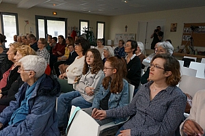 2023-04-30-(16h06m)-DSC03740-mama-razzi.JPG 2023-04-30-(16h06m)-DSC03740-mama-razzi.JPG