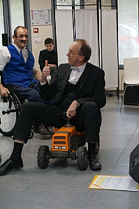 2023-04-30-(16h06m)-DSC03743-mama-razzi.JPG 2023-04-30-(16h06m)-DSC03743-mama-razzi.JPG