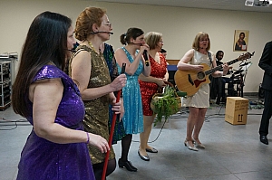 2023-04-30-(16h12m)-DSC03770-mama-razzi.JPG 2023-04-30-(16h12m)-DSC03770-mama-razzi.JPG