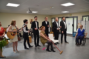 2023-04-30-(16h18m)-DSC_2634-mama-razzi.JPG 2023-04-30-(16h18m)-DSC_2634-mama-razzi.JPG