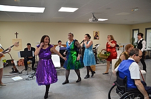 2023-04-30-(16h19m)-DSC_2639-mama-razzi.JPG 2023-04-30-(16h19m)-DSC_2639-mama-razzi.JPG