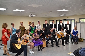 2023-04-30-(16h39m)-DSC_2782-mama-razzi.JPG 2023-04-30-(16h39m)-DSC_2782-mama-razzi.JPG