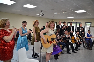 2023-04-30-(16h42m)-DSC_2822-mama-razzi.JPG 2023-04-30-(16h42m)-DSC_2822-mama-razzi.JPG