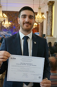 2023-05-06-(13h03m)-dsc03847-mama-razzi.jpg