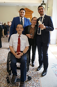 2023-05-06-(15h20m)-dsc03934-mama-razzi.jpg