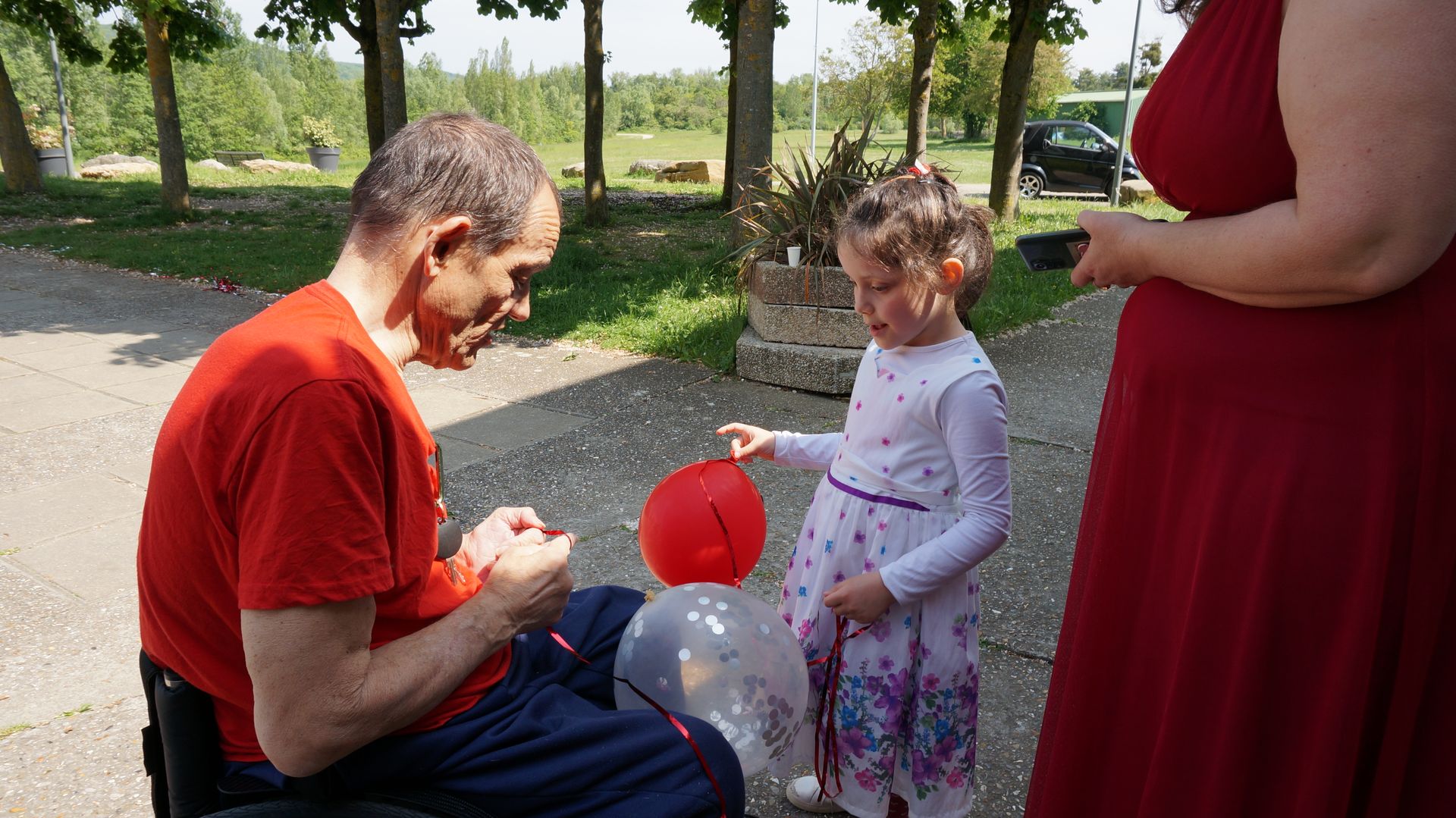 2023-05-18-(15h29m)-dsc04130-mama-razzi.jpg