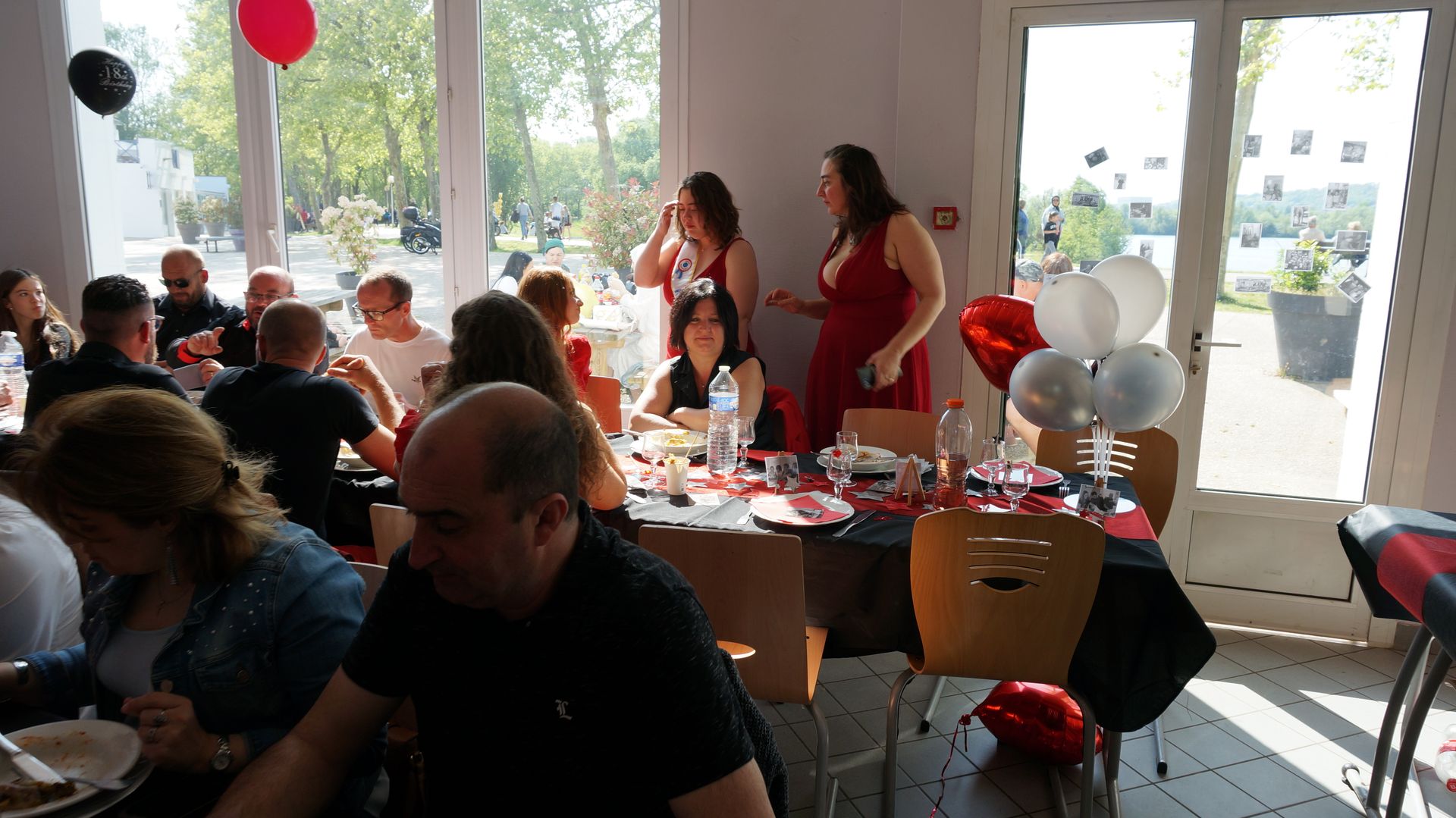 2023-05-18-(16h46m)-dsc04235-mama-razzi.jpg