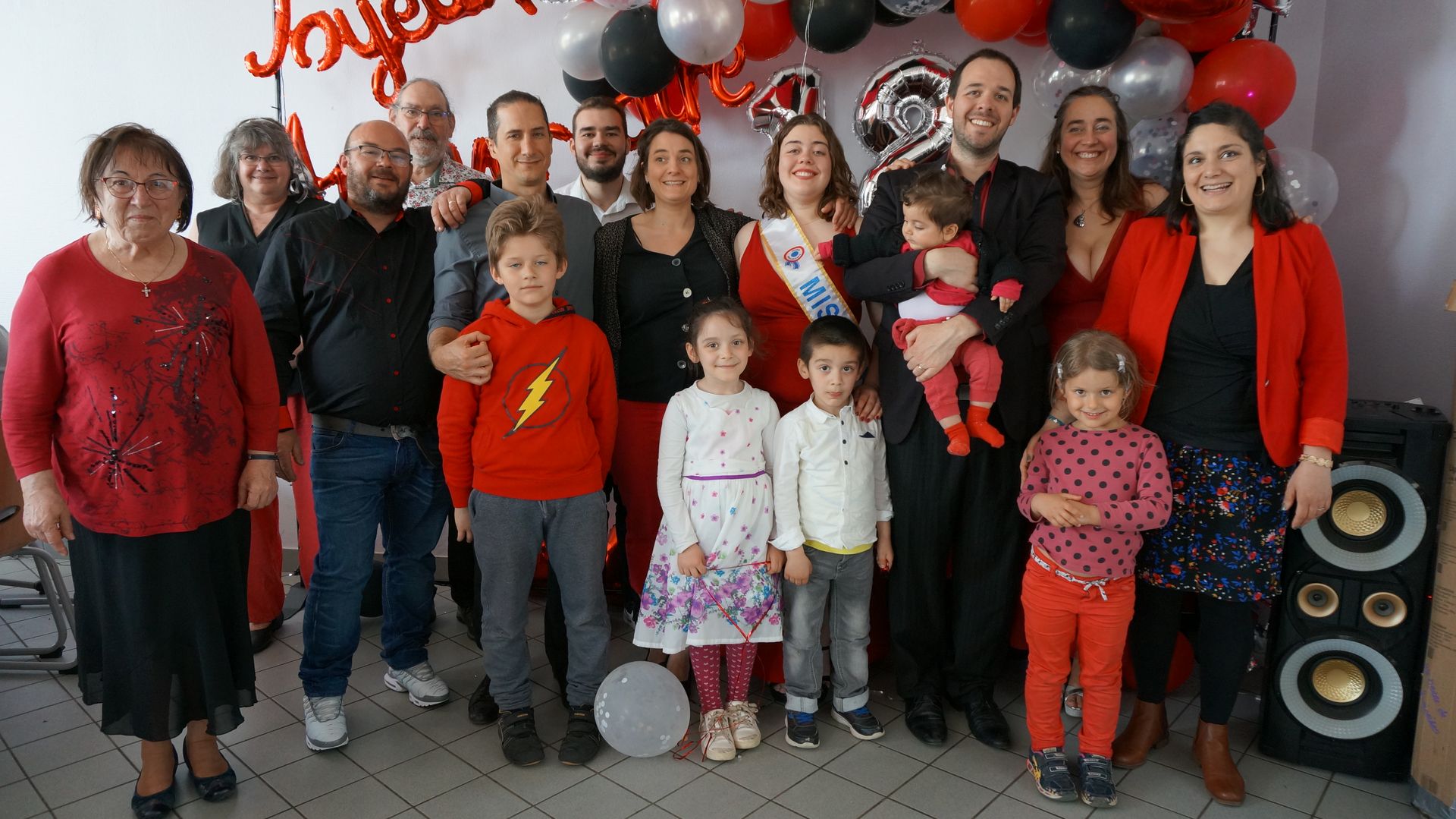 2023-05-18-(16h53m)-dsc04247-mama-razzi.jpg