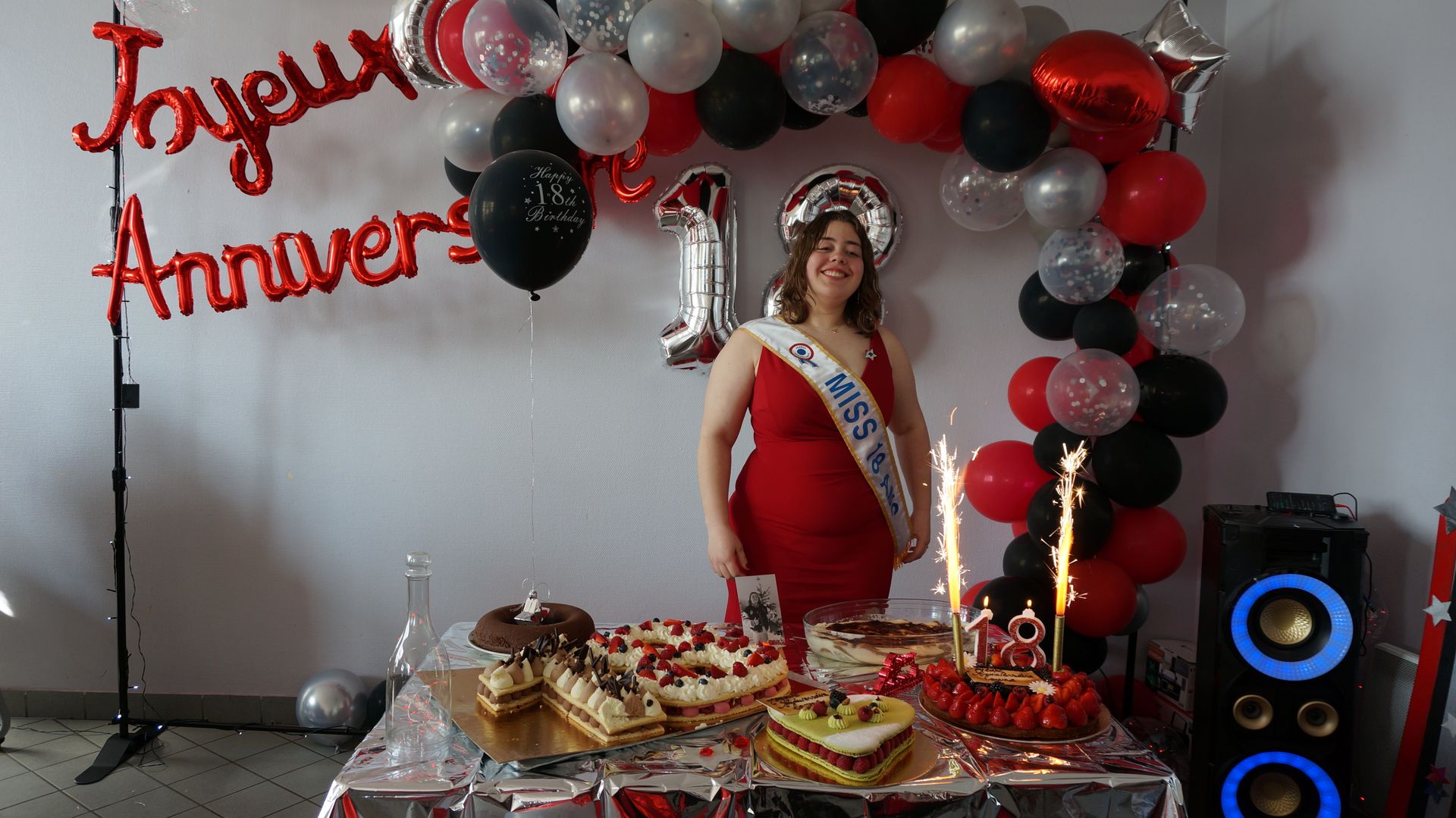 2023-05-18-(18h11m)-dsc04342-mama-razzi.jpg