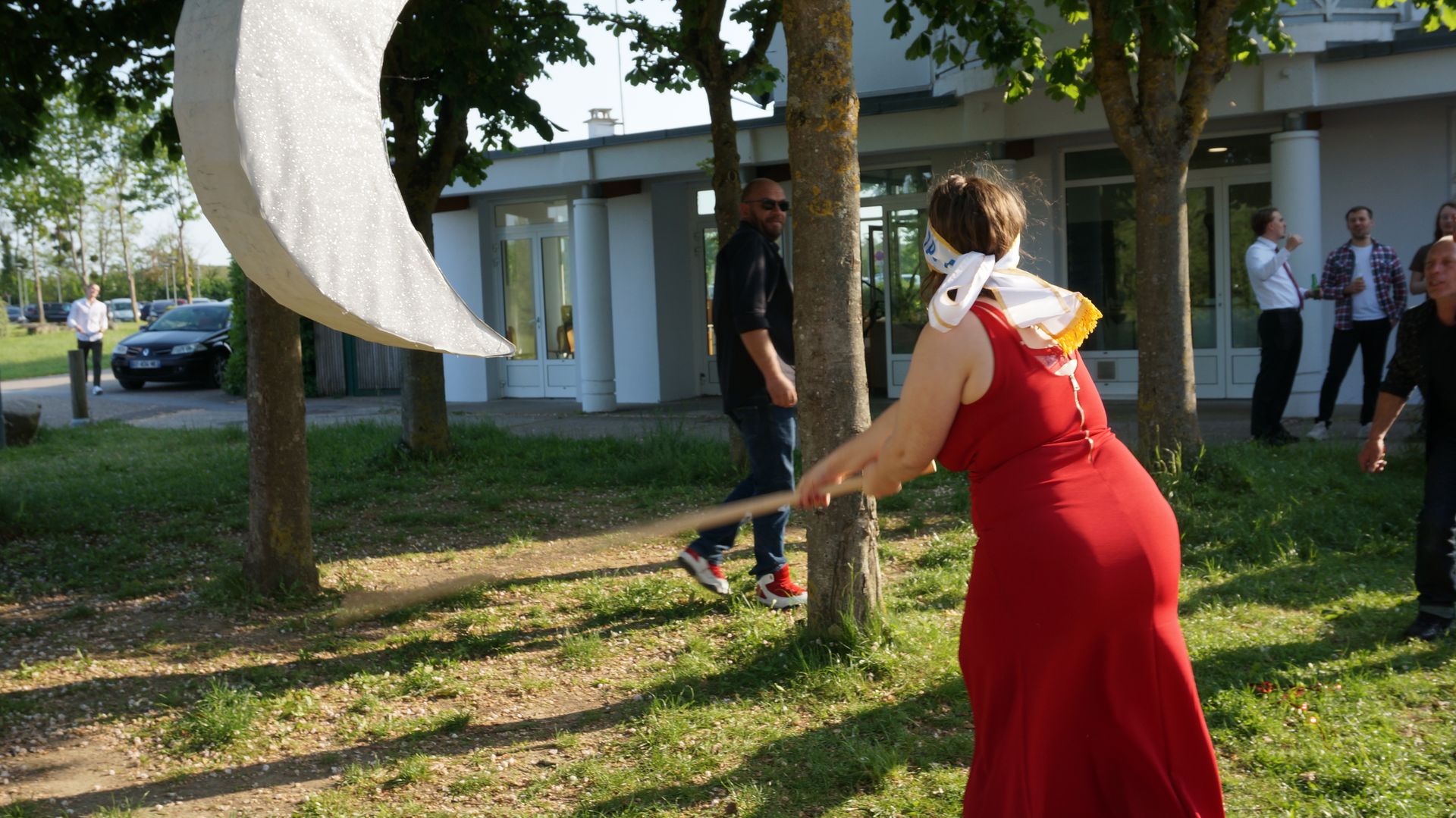 2023-05-18-(18h51m)-dsc04417-mama-razzi.jpg