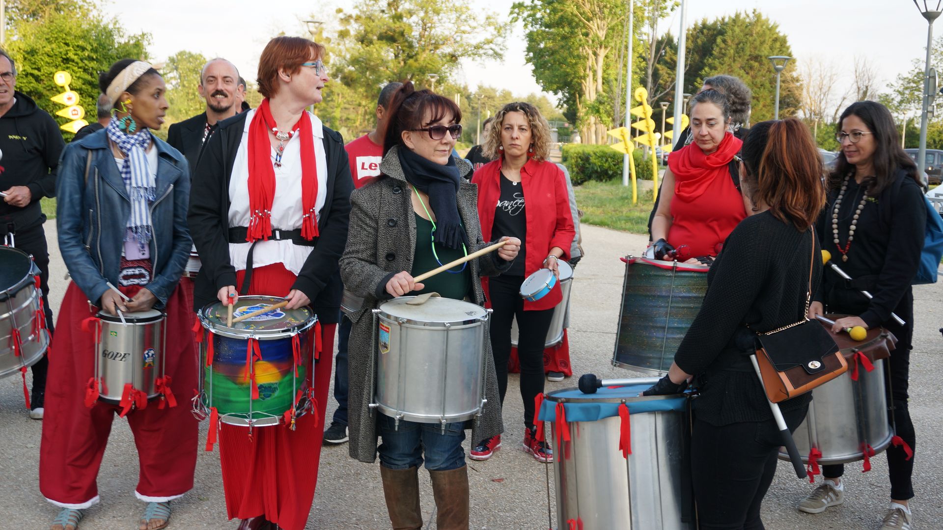 2023-05-18-(20h20m)-dsc04501-mama-razzi.jpg
