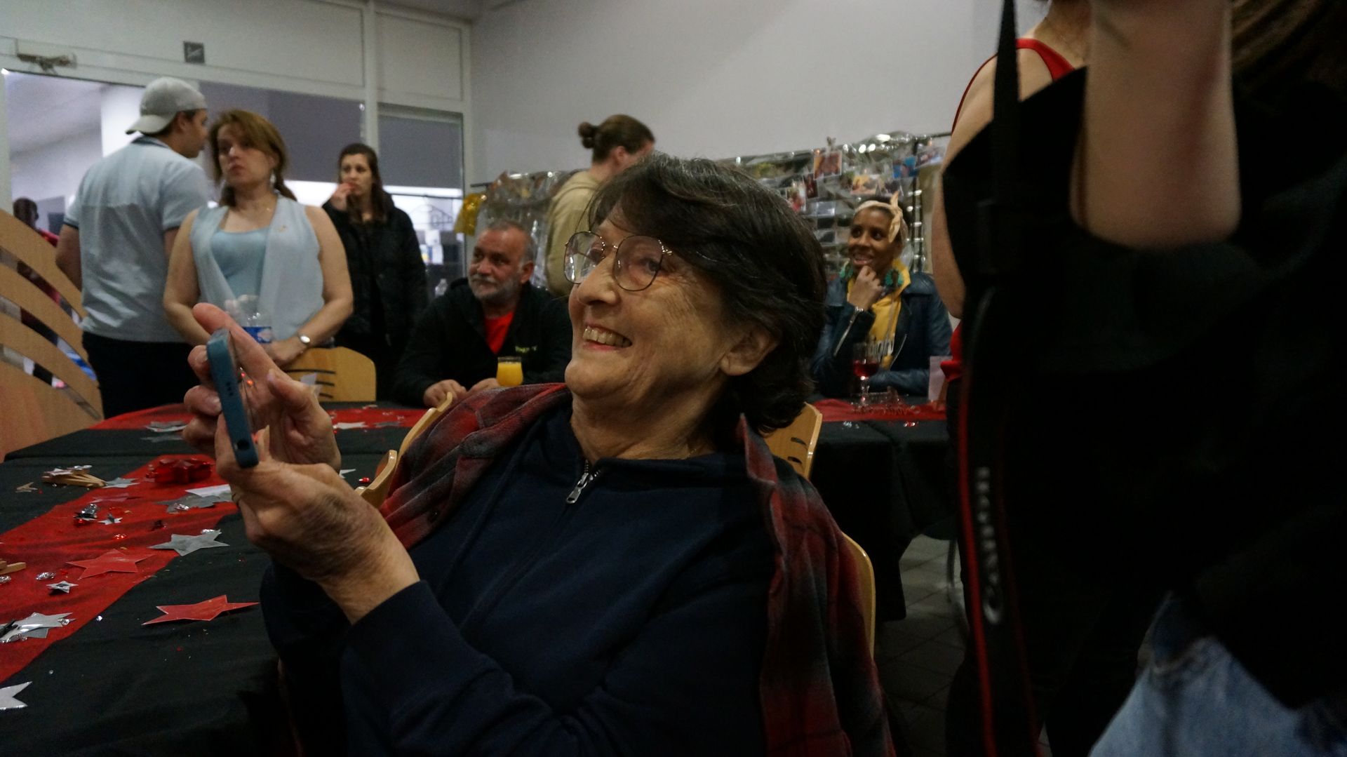 2023-05-18-(22h36m)-dsc04644-mama-razzi.jpg
