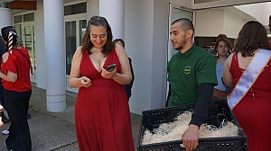 2023-05-18-(15h27m)-dsc04126-mama-razzi.jpg 2023-05-18-(15h27m)-dsc04126-mama-razzi.jpg