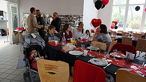 2023-05-18-(15h36m)-dsc04144-mama-razzi.jpg 2023-05-18-(15h36m)-dsc04144-mama-razzi.jpg