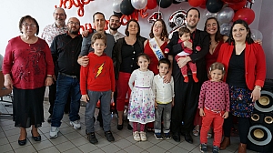 2023-05-18-(16h52m)-dsc04244-mama-razzi.jpg 2023-05-18-(16h52m)-dsc04244-mama-razzi.jpg
