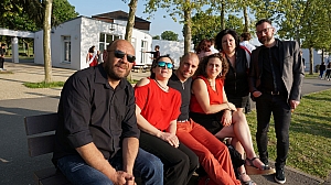2023-05-18-(19h26m)-dsc04466-mama-razzi.jpg 2023-05-18-(19h26m)-dsc04466-mama-razzi.jpg