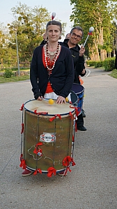 2023-05-18-(20h20m)-dsc04498-mama-razzi.jpg 2023-05-18-(20h20m)-dsc04498-mama-razzi.jpg