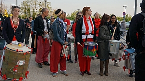 2023-05-18-(20h20m)-dsc04499-mama-razzi.jpg 2023-05-18-(20h20m)-dsc04499-mama-razzi.jpg