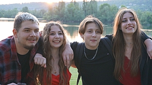 2023-05-18-(21h08m)-dsc04587-mama-razzi.jpg 2023-05-18-(21h08m)-dsc04587-mama-razzi.jpg